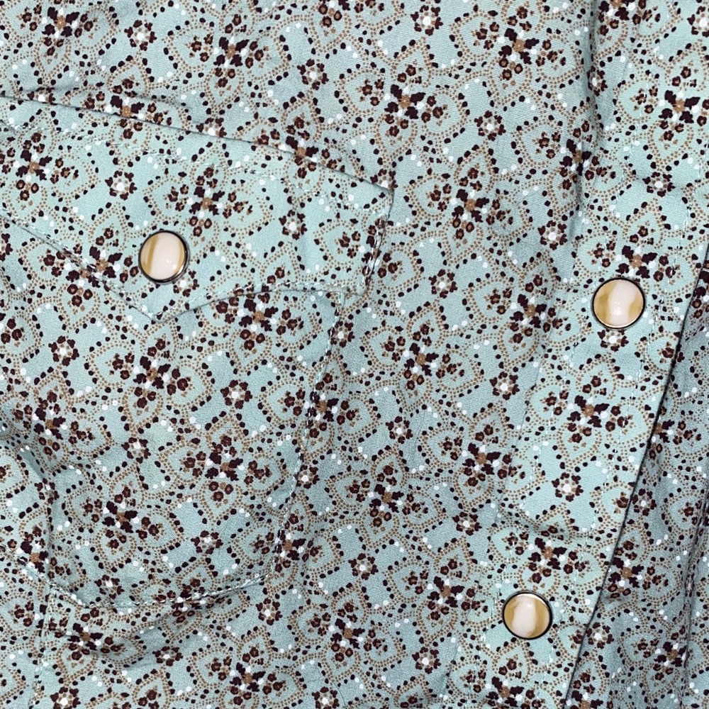 Chic Green Patterned Button Down Shirt - image 4